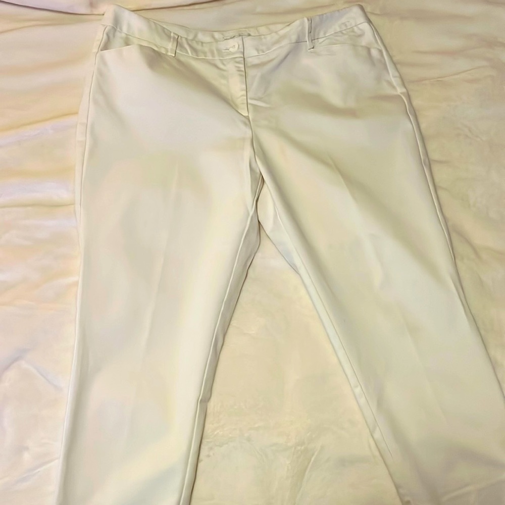 New York & Company 
Color: White 
Type: Capri’s
Size: 14